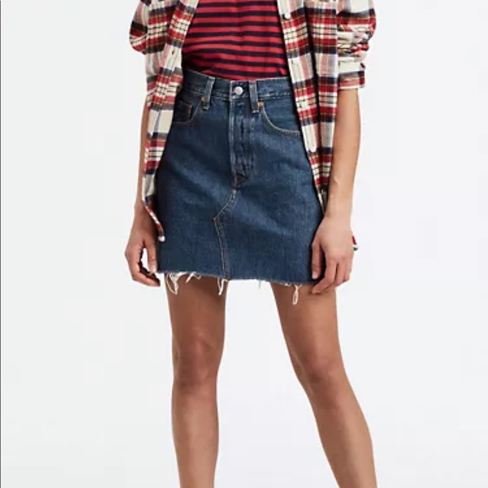 Levi’s High Waisted Denim Skirt | 28